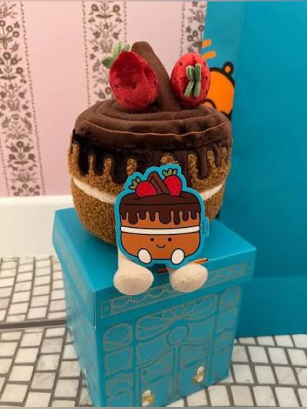 FIRM PRICE NWT/Box Harrod’s Exclusive Glacy cake Jellycat